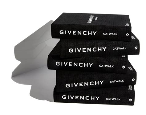 quadro con la scritta givenchy|Givenchy: la storia della maison e tutti i suoi stilisti.